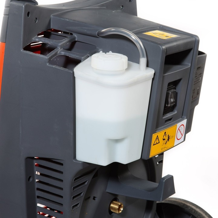 Nettoyeur haute pression électrique à eau froide OLEOMAC PW 175 C 150 bar capacité 510 L/h | Newgardenmac.com