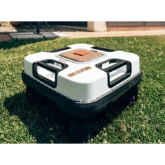 Robot rasaerba AMBROGIO CUBE ELITE 4WD 2 batterie 5 Ah taglio fino a 3500 mq | Newgardenmac.com