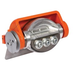 2-blade, convex roller debarker TYPE 117LR with 10 mm slot for chainsaws | Newgardenmac.com