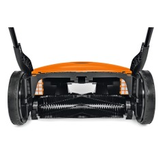 Barredora manual STIHL KG770, ancho de trabajo 77 cm, contenedor 50 Lt | Newgardenmac.com