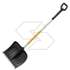 FISKARS SnowXpert snow plough with telescopic handle suitable for clearing driveways | Newgardenmac.com