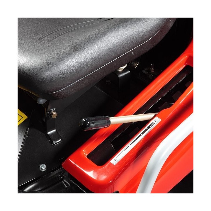 Rasentraktor OLEOMAC APACHE 92 EVO 4x4 Briggs&Stratton Motor 627ccm mit 92 cm Schnittbreite | Newgardenmac.com