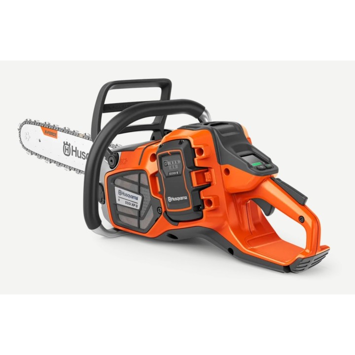 Motosierra profesional a batería HUSQVARNA 550iXP de 36 V, longitud de espada de 45 cm | Newgardenmac.com