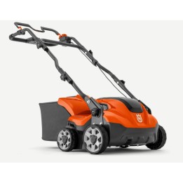 Scarificateur de pelouse à batterie HUSQVARNA S138i, largeur de travail 37,5 cm | Newgardenmac.com