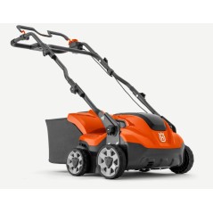 Scarificateur de pelouse à batterie HUSQVARNA S138i, largeur de travail 37,5 cm | Newgardenmac.com