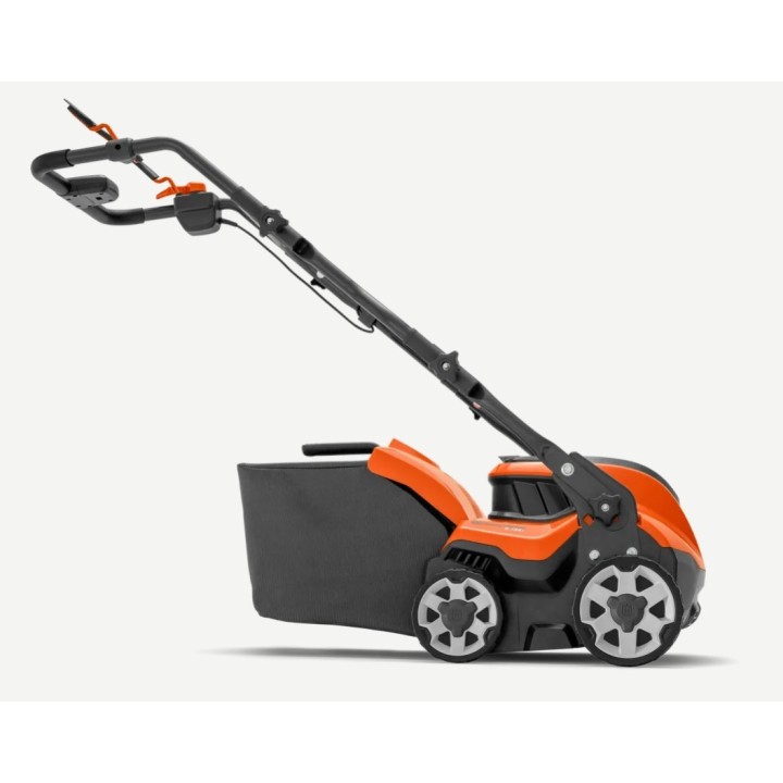 Scarificateur de pelouse à batterie HUSQVARNA S138i, largeur de travail 37,5 cm | Newgardenmac.com