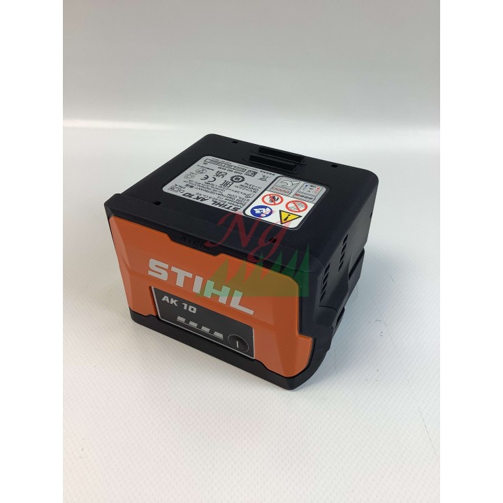 Batteria al litio ORIGINALE STIHL AK10 tagliasiepi soffiatore con LED ricarica | Newgardenmac.com